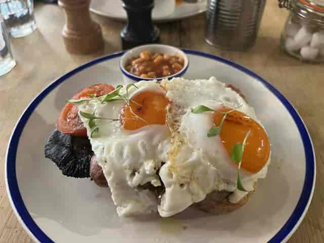 Brunch catering plate with beans in ramekin, ideal for professional boardroom or networking events.