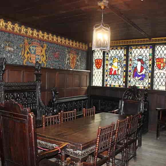 Fullers’ Room boardroom with ornate seating for executive retreats and VIP dinners.