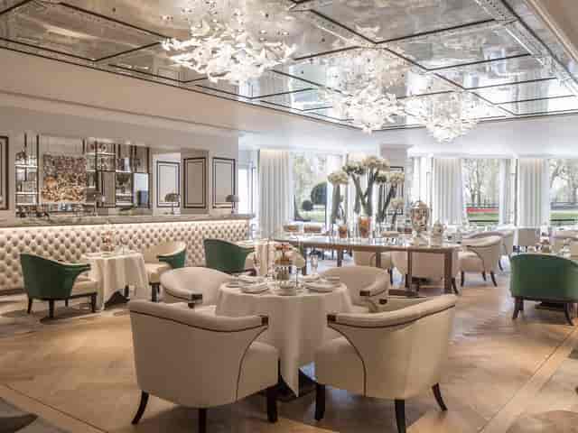 Elegant marble-topped bar in Caravaggio, perfect for upscale events and intimate gatherings.