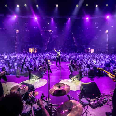 Showpalast München foyer stage design featuring high-energy live performance and event production.