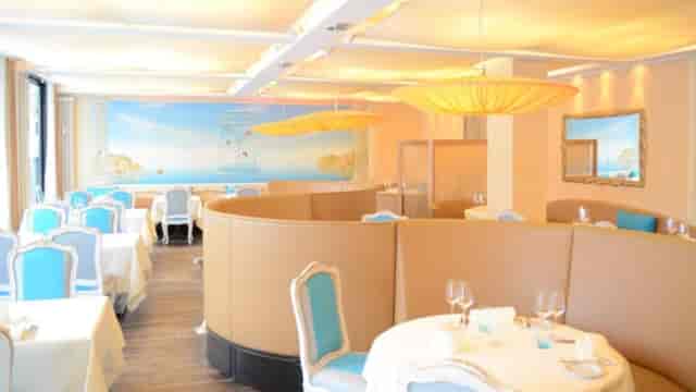 Acquarello restaurant dining room with booth seating for corporate dinners and private events.