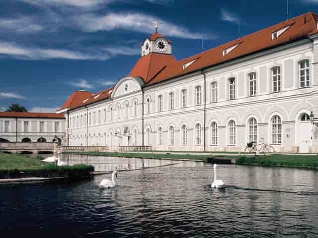 Hubertussaal luxury event venue featuring sophisticated architecture for executive retreats.