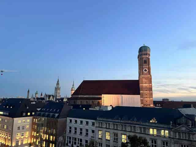 Rooftop lounge bar in Munich with city skyline view for VIP cocktail hour and evening receptions.
