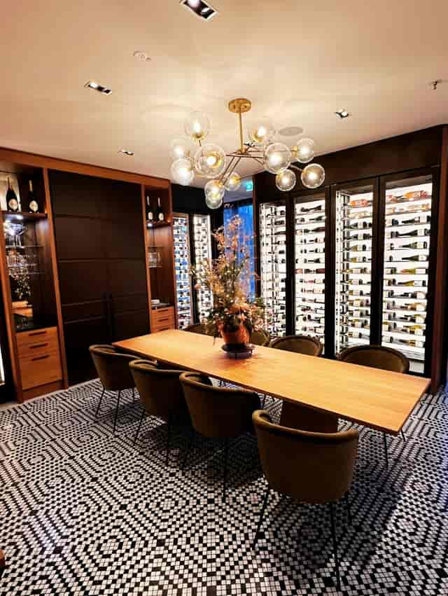 Studio 4 breakout room at Munich Marriott with wine storage for executive meetings and events.