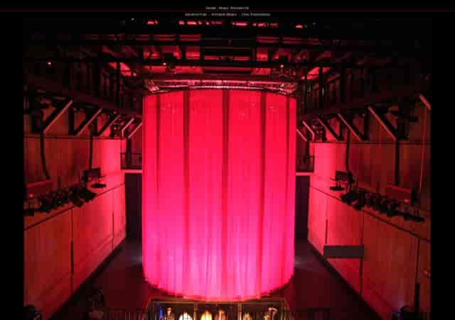 Circular drape reveal setup at Reaktorhalle, Prinzregententheater for immersive event production.