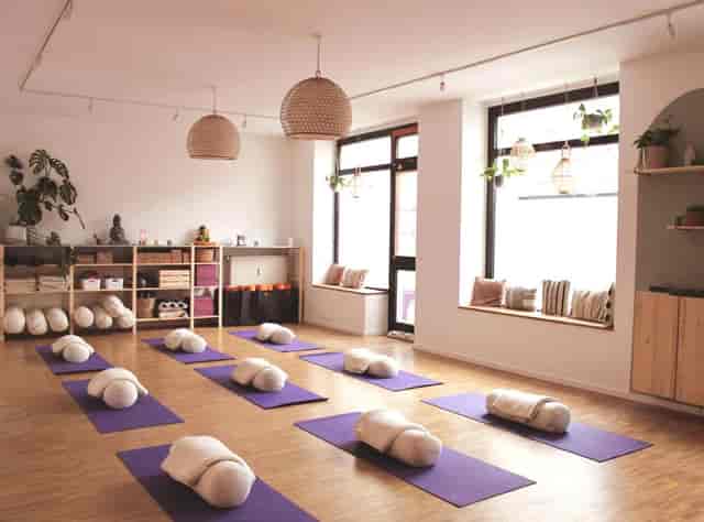 Yoga studio in Schlosspalais with natural light for restorative corporate wellness events.