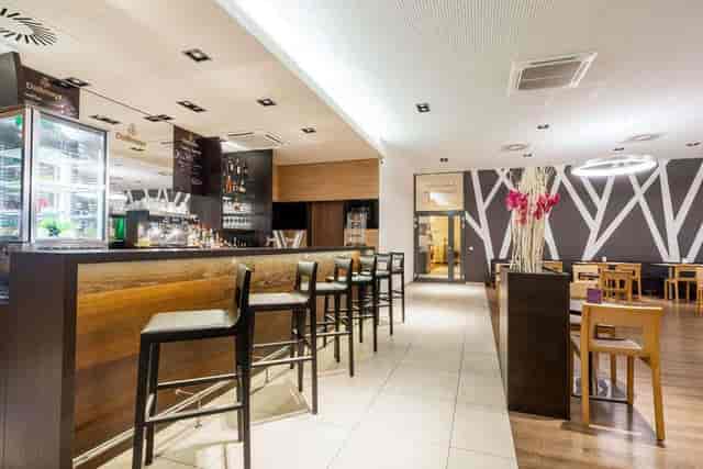 Modern business lounge at Star G Hotel Munich, ideal for corporate networking and event breakouts.