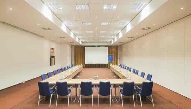 U-shaped boardroom at NH München Ost Conference Center for corporate meetings and workshops.