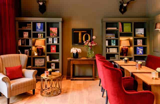 Boutique meeting room at Hotel Rothof for executive workshops and corporate seminars.