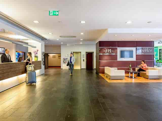 Ammersee hotel lobby at Mercure Muenchen Sued Messe for conference registration and event hosting.