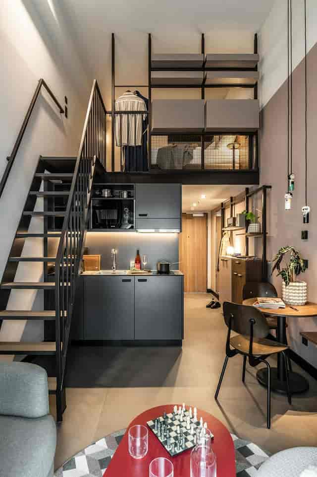 Modern serviced office rental in Revo Munich for business conferences and VIP hosting.