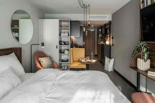 Modern boutique office for rent in Revo Munich, perfect for business travel and remote work.
