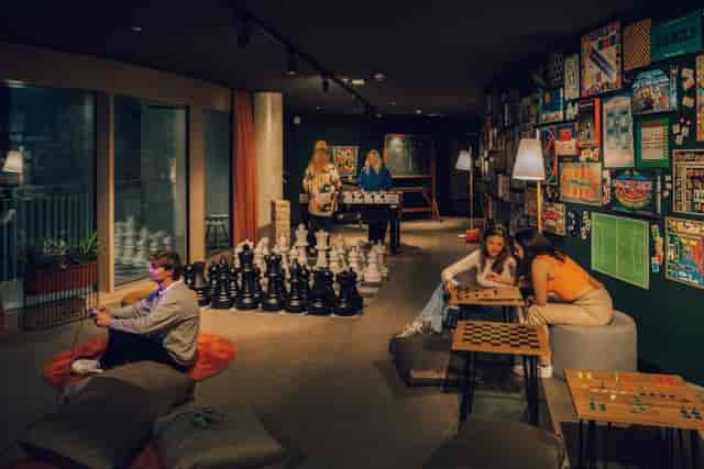 Revo Munich community lobby, breakout space for networking and corporate events.