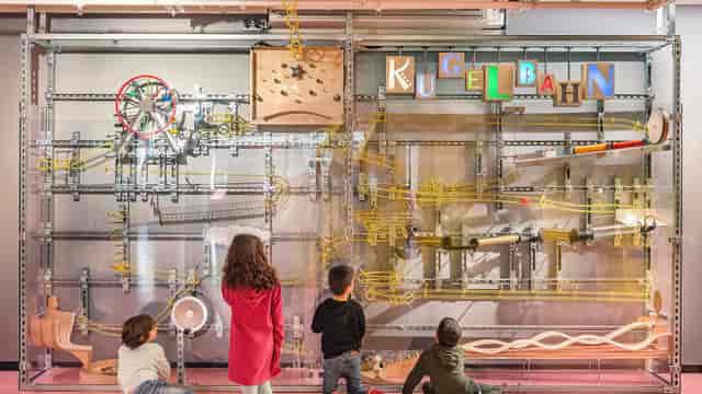 Interactive exhibit at Deutsches Museum for family events and immersive trade show engagement.