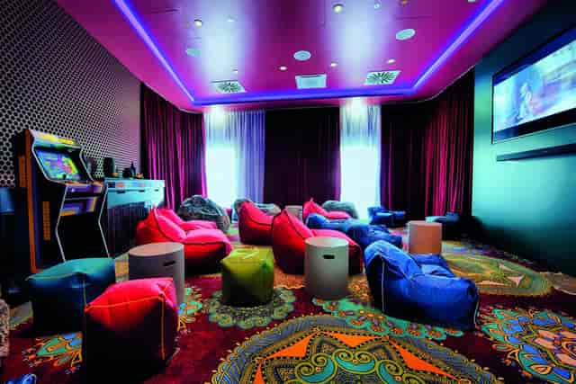 Modern Space breakout room at NYX Hotel Munich for creative workshops and team-building events.