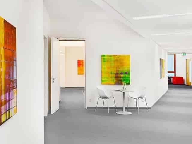 Modern meeting room for business networking and corporate events at Agendis Business Center.