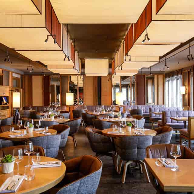 Upscale private dining room at The LOUIS Grillroom for corporate receptions and networking dinners.