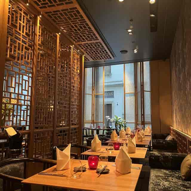 Azuki München private dining room with elegant woodwork for corporate dinners and receptions.