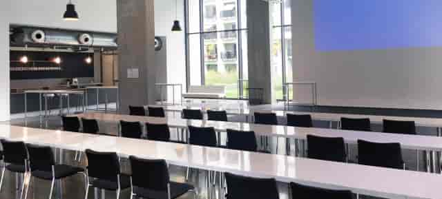 Modern Studio Balan classroom event space with high ceilings for professional workshops.
