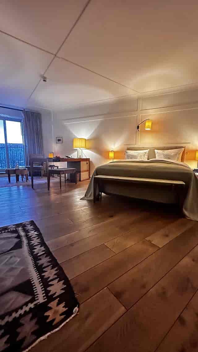 VIP speaker suite at LOUIS Hotel rooftop terrace for high-profile business conference events.