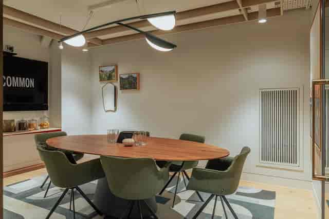 Modern meeting room with oval table, ideal for collaborative brainstorming sessions.
