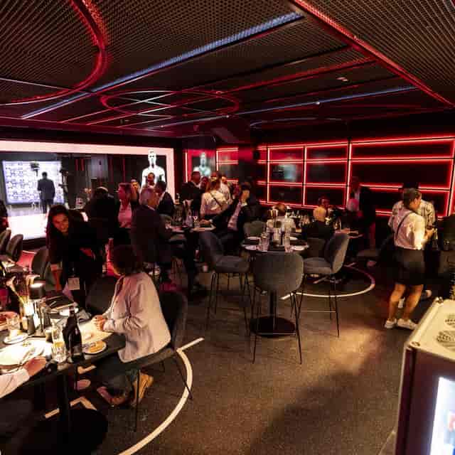 PLAYERS CLUB SAP Garden: Modern lounge with LED lighting for corporate events and brand activations.