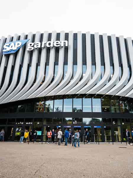 SAP Garden VIP-Boxen facade: Modern arena exterior for corporate summits and product launches.