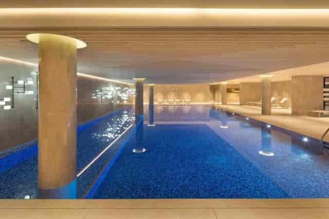 Luxury indoor pool at The Royal III, Tangla Hotel Brussels for executive retreats and wellness.