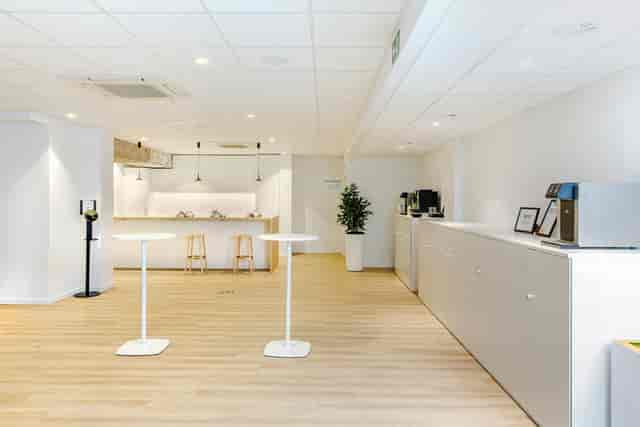 Minimalist ACE Events breakout hall for coffee breaks and professional networking.