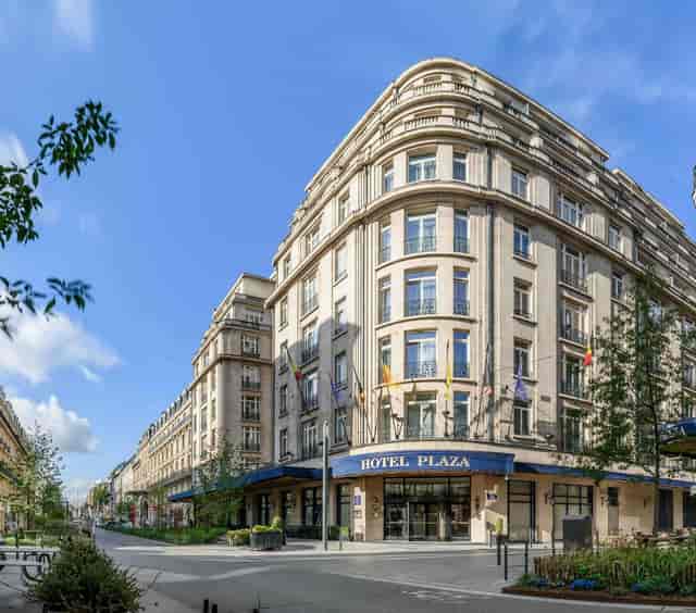 Luxury corporate venue at Le Plaza Versailles for upscale executive meetings and retreats.