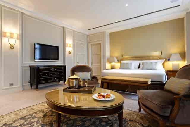 Luxury Suite Présidentielle at Le Plaza for VIP executive meetings and corporate events.