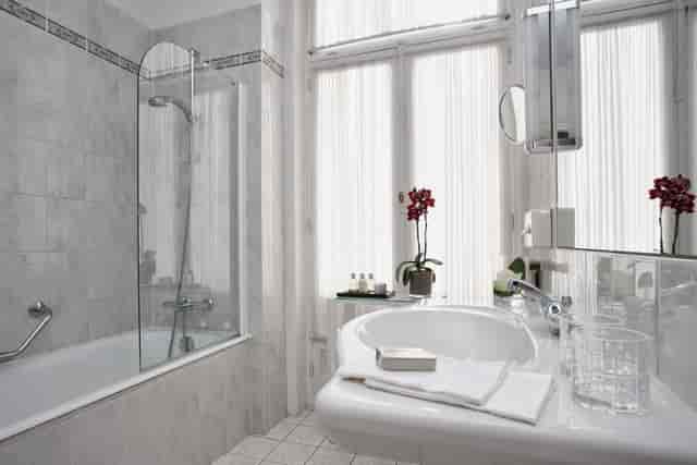 Modern hotel bathroom at Le Plaza, featuring crisp aesthetic for luxury event guest accommodation.