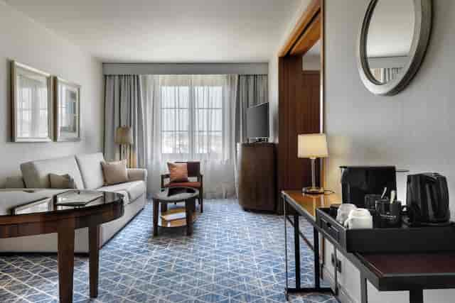 Grand Place Suite in Brussels: Luxury hospitality lounge and executive meeting space.