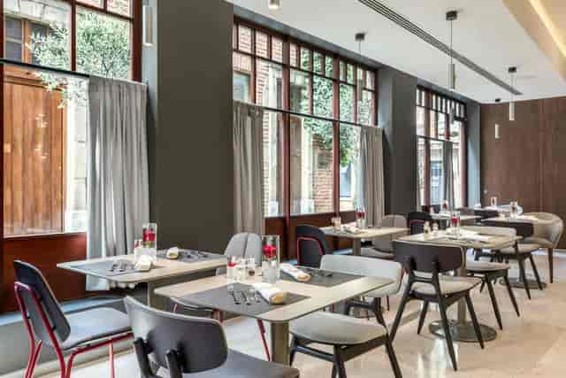 Albertine meeting room, NH Collection Brussels: modern breakout space for corporate events.