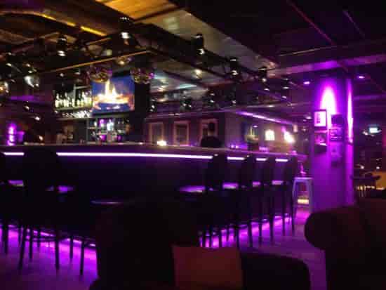Modern bar at Pentahotel Brussels City Centre with LED lighting for corporate networking events.