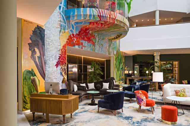 Jourdan Lounge