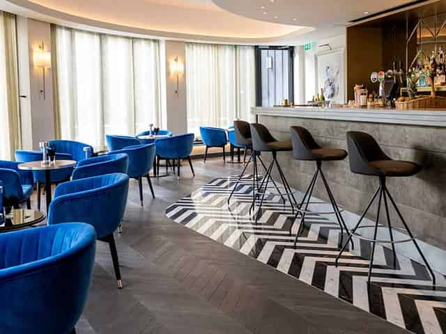 Restaurant & Bar