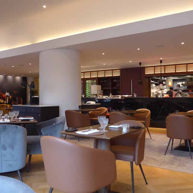 Restaurant & Bar