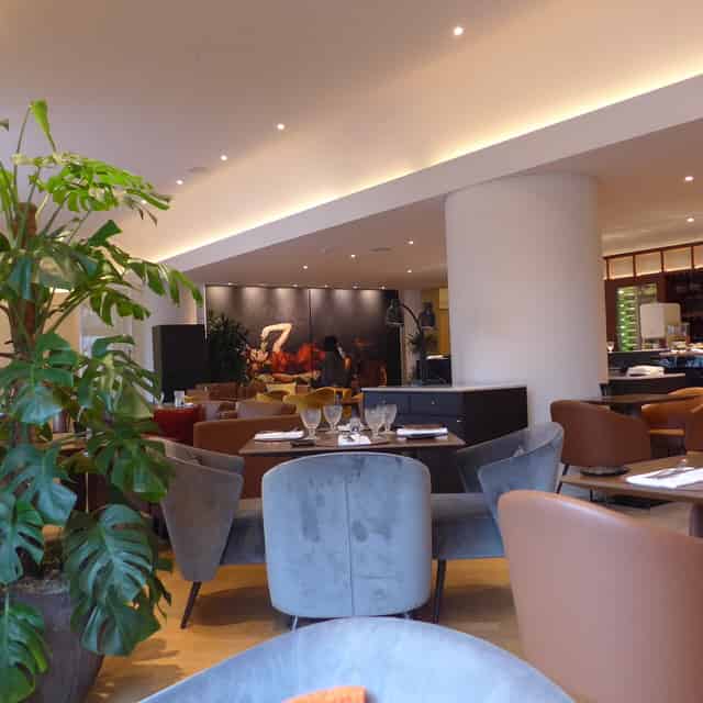 Restaurant & Bar