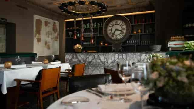 Private dining room at Juliana Hôtel Brussels for executive dinners and corporate events.