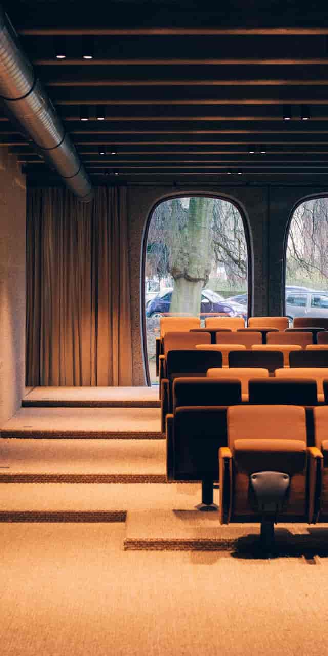 Auditorium with theater seating for corporate lectures and business workshops.