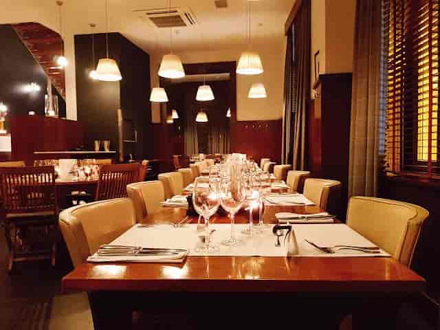Boardroom dining at Le Mess: elegant executive dinner setup for professional business meetings.