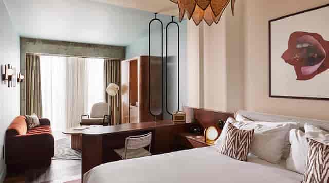 Modern Hox Gallery hotel room in Brussels, ideal for creative retreats and meetings.