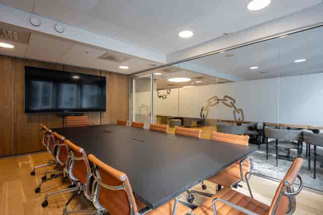 Modern boardroom at Nationaltheatret Konferansesenter for professional meetings and events.