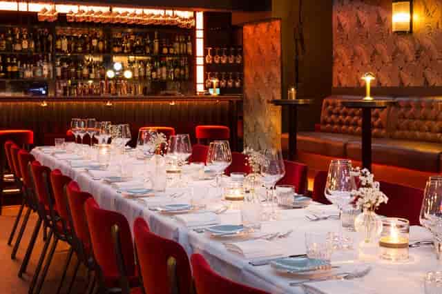 Private dining in Oslo: sophisticated red velvet seating for exclusive corporate events.
