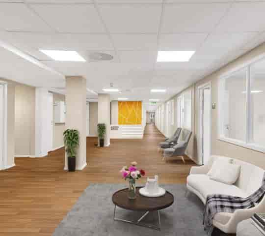 Modern breakout area with soft seating for professional networking and corporate event hosting.
