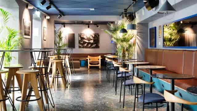 Modern lounge at Carl Johan with banquette seating for networking and corporate events.