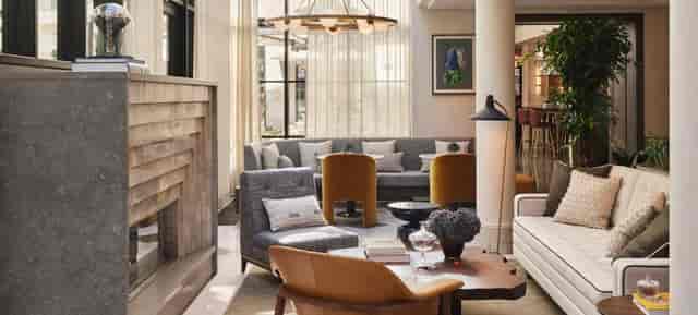 Stylish lounge at Wintergarten, Rosewood Munich for networking and meetings.