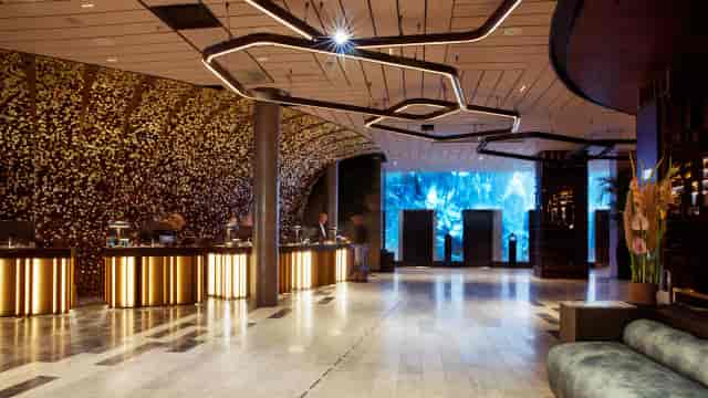 Modern Clarion Hotel lobby with floral wall, ideal for networking events and gatherings.