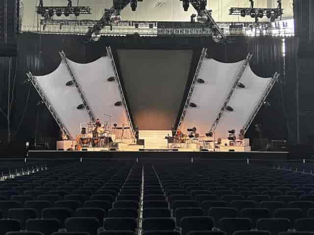 Olympiahalle concert stage with modular trussing for live music production and events.